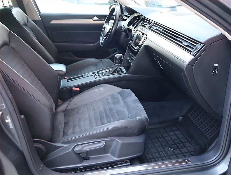 Volkswagen Passat (2016) 2.0 TDI, Automat, Navi - fotka 9 z 19