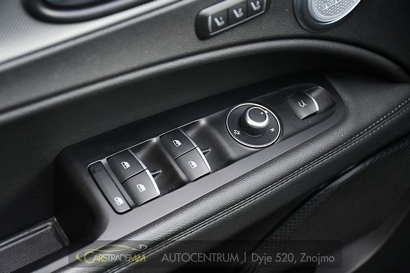 Alfa Romeo Stelvio 2.2D VELOCE Q4 H&K PANOR TAŽNÉ - fotka 24 z 53