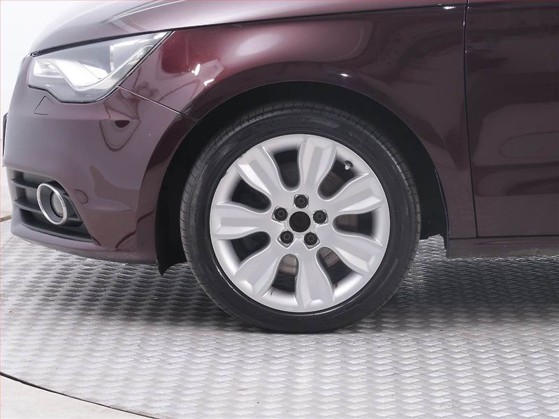 Audi A1 (2011) 1.6 TDI, Serv.kniha, Tempomat - fotka 14 z 17
