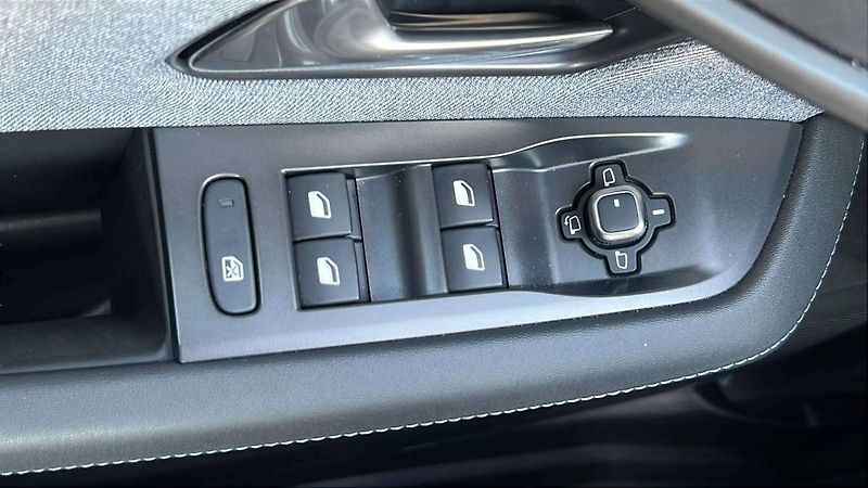 Opel Grandland Edition Hybrid 1.2 TURBO (107k - fotka 19 z 42