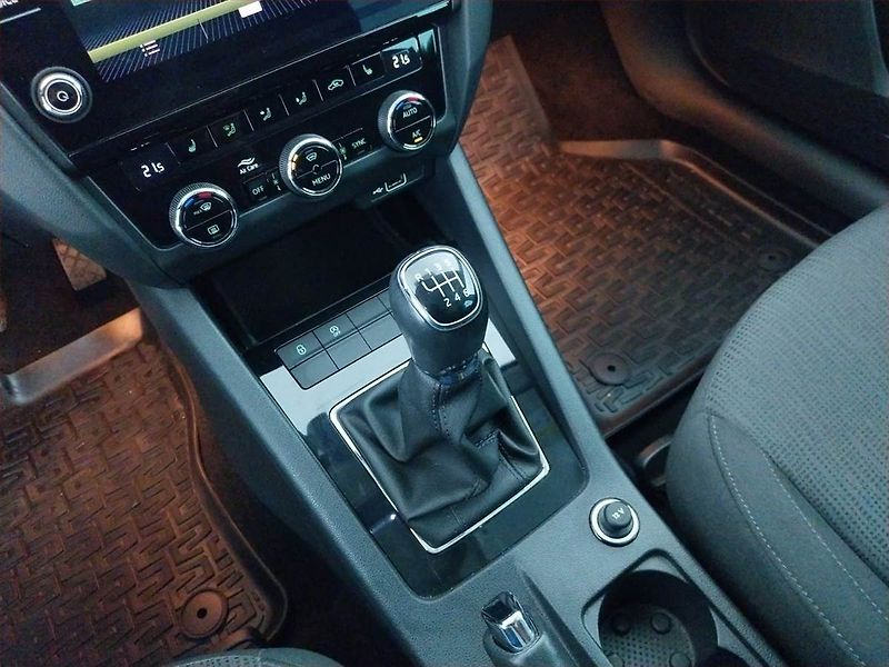 Škoda Octavia (2018) Style 1.4 TSI, Serv.kniha - fotka 13 z 20