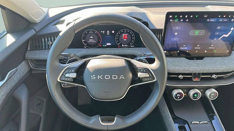 Škoda Superb Combi Selection 2,0TDI 110kW D - fotka 8 z 29