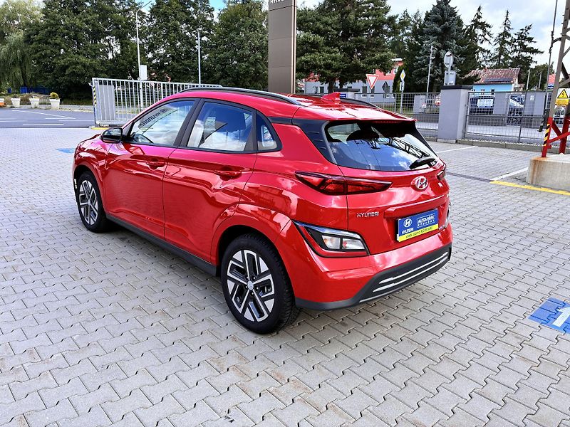 Hyundai Kona EV64kWh-150KW,  REZERVACE - fotka 5 z 38