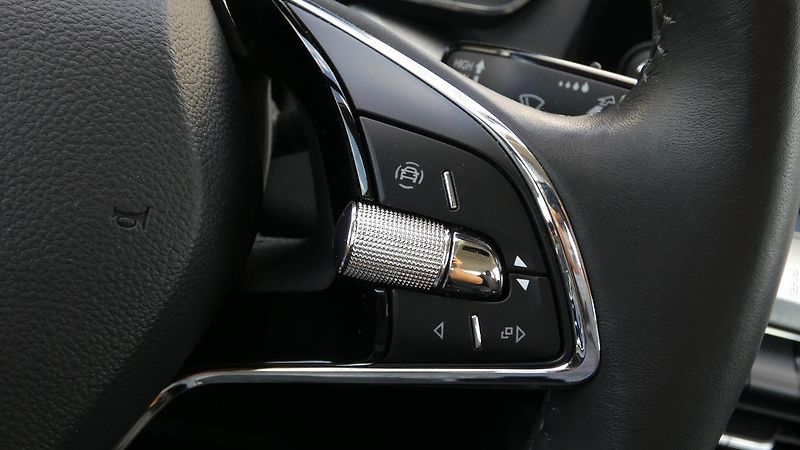 Škoda Octavia Combi 2,0 TDI Ambition - fotka 12 z 23
