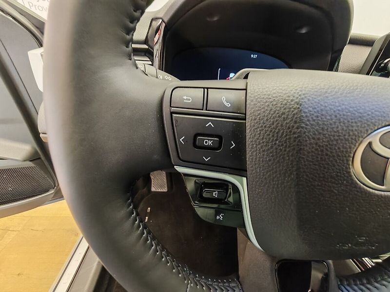 Toyota Camry 2.5 Hybrid Prestige - fotka 25 z 37