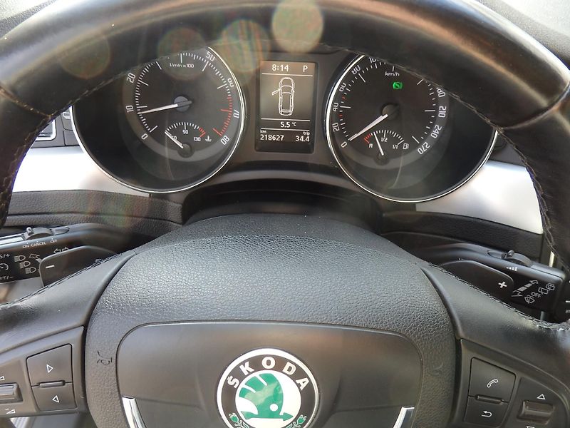 Škoda Superb 2.0 TSI 147 kW DIGI. KLIMA - fotka 12 z 28