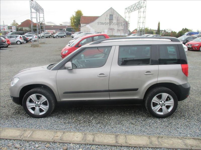 Škoda Yeti 1,4 TSI, servis, xenon, 1.maj, - fotka 8 z 30