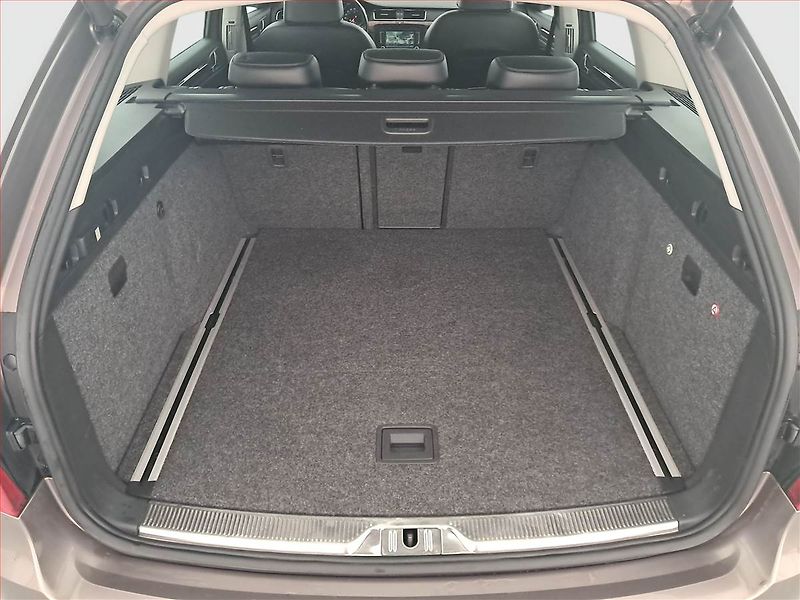Škoda Superb (2010) 2.0 TDI, Navi, Tempomat - fotka 14 z 17