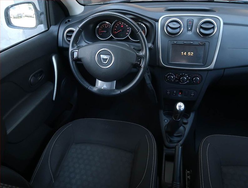 Dacia Sandero (2013) 0.9 TCe, ČR,1.maj, Navi - fotka 7 z 14