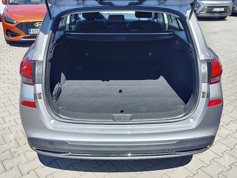 Hyundai i30 1.5 T-GDI/118kW Comfort - fotka 9 z 32