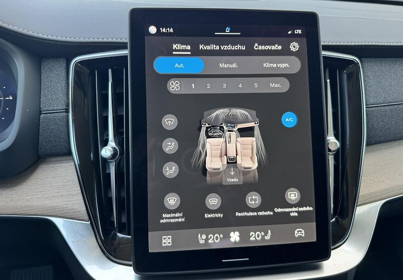 Volvo XC90 T8 AWD / 360 / kola/ REZERVACE - fotka 35 z 51