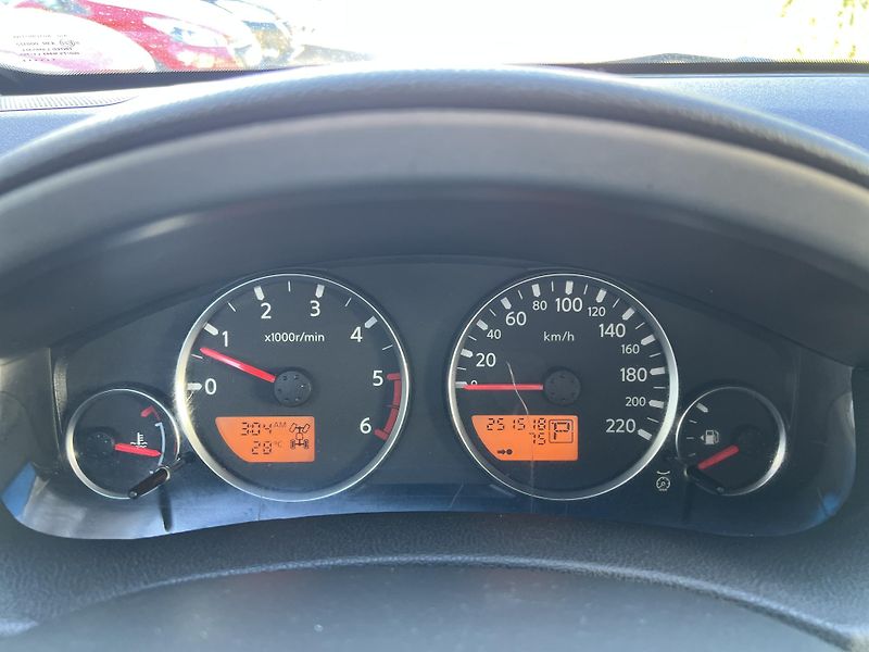 Nissan Pathfinder 2.5DCi 4x4 AUTOMAT 7MÍST  - fotka 15 z 43