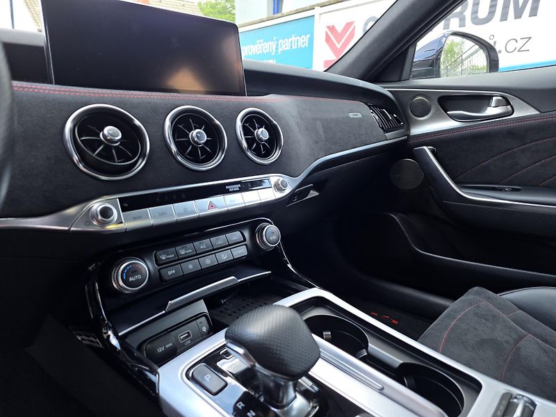 Kia Stinger 3.3-GT-4x4-V ZÁRUCE - fotka 9 z 12