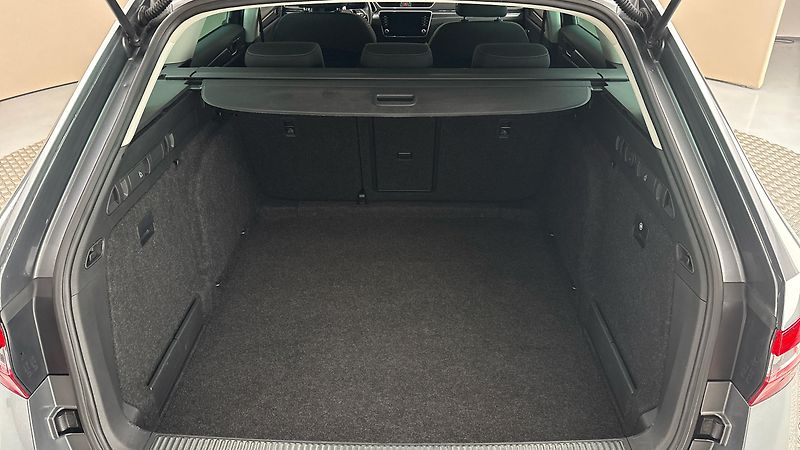 Škoda Superb 2.0 TDI DSG Style Combi - fotka 17 z 27
