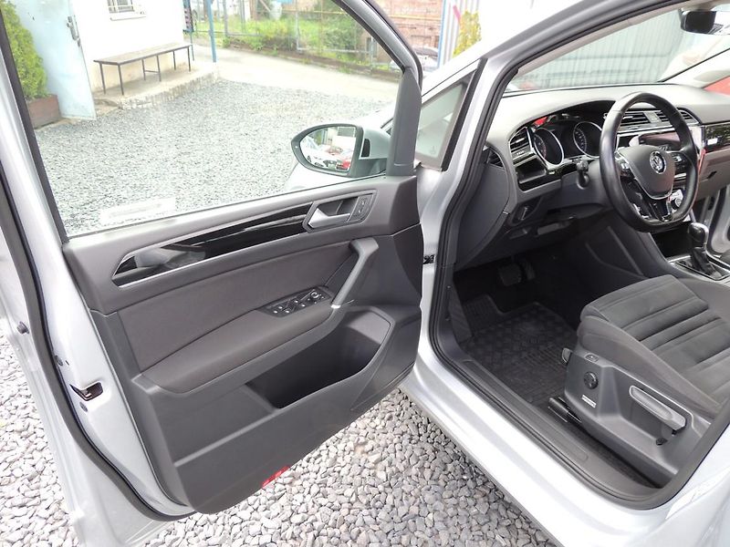 Volkswagen Touran (2018) 1.4TSi,110kw,7míst,Top výbava, - fotka 12 z 55