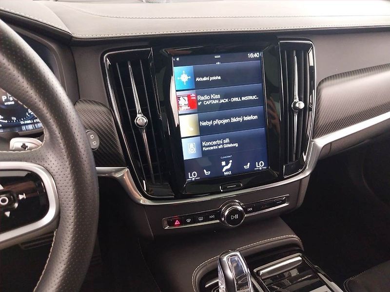 Volvo V90 (2019) T8 Twin Engine AWD - fotka 12 z 25