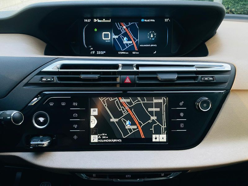 Citroën Grand C4 Picasso 2.0HDi MANUÁL KAMERA TAŽNÉ - fotka 33 z 48