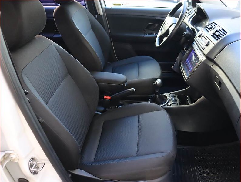 Škoda Fabia (2010) 1.6 TDI, nová STK - fotka 9 z 16