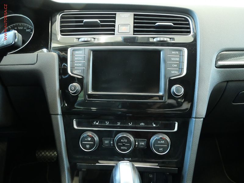 Volkswagen Golf (2016) 2.0 TDi, ČR, DSG, LED, navi - fotka 13 z 21