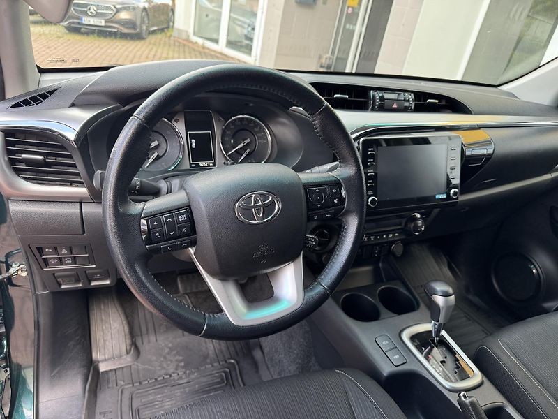 Toyota Hilux (2023) 2.8 automat Executive - fotka 9 z 18