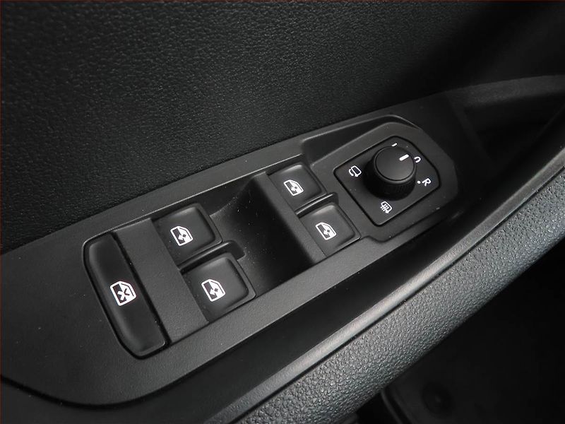 Škoda Karoq (2023) Sportline 1.5 TSI - fotka 17 z 17