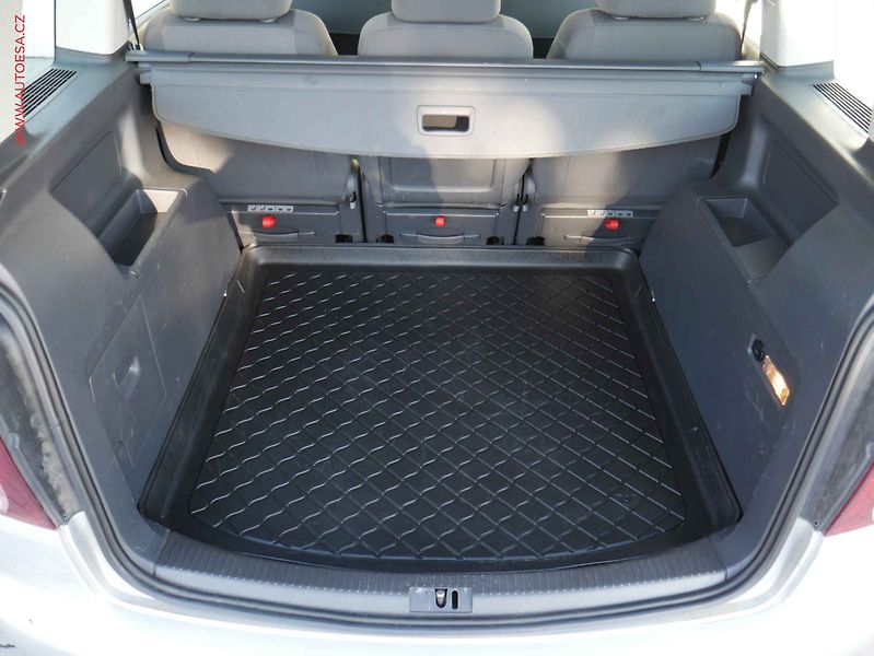 Volkswagen Touran (2009) 1.4TSi, AC, xenon - fotka 7 z 14