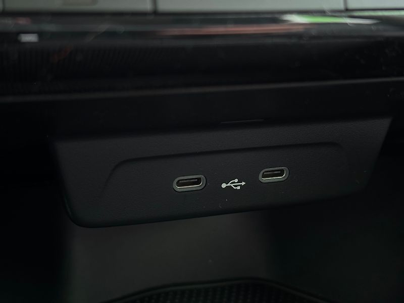 Škoda Fabia 1.0TSi 95PS LED V.Cockpit Clim - fotka 31 z 36