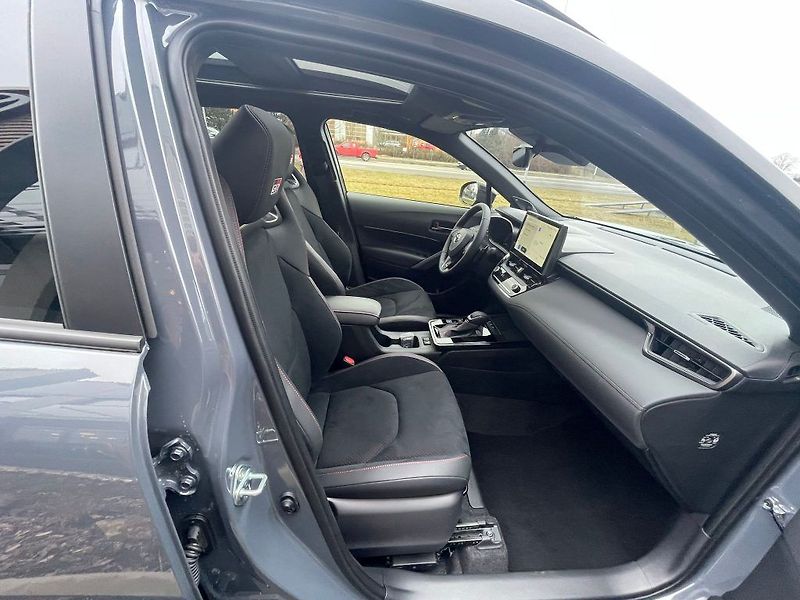 Toyota Corolla Cross 2.0 Hybrid FWD GR SPORT VIP - fotka 27 z 29