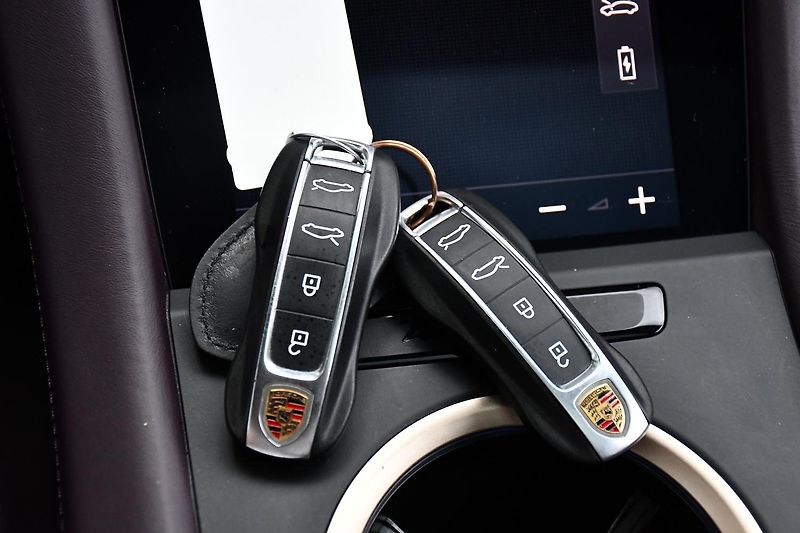 Porsche Taycan PERFORMANCE BATTERY PLUS - fotka 38 z 42