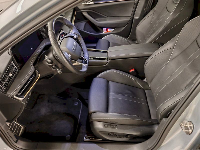 Škoda Superb (2025) Combi 2.0 TDI 142 kW DSG 4x4 S - fotka 25 z 36