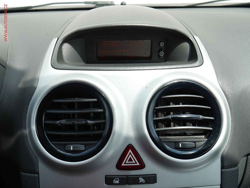 Opel Corsa (2012) 1.0i, ČR, AC, temp - fotka 15 z 18