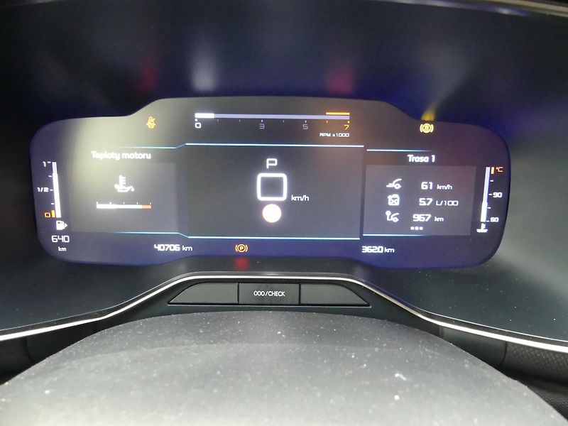 Citroën C5 Aircross (2024) 1,5 BlueHDi 130 EAT8 SHINE - fotka 13 z 22