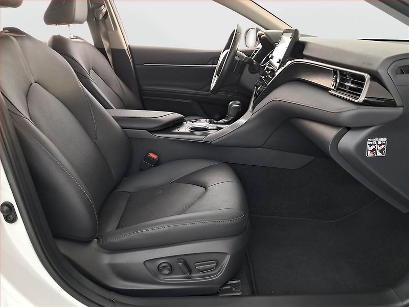 Toyota Camry (2023) Executive 2.5 Hybrid - fotka 9 z 19