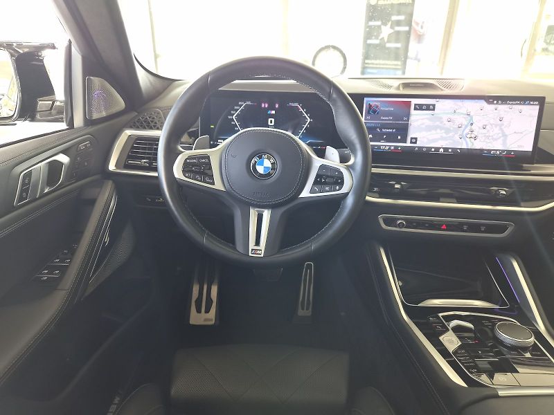 BMW X6 M60i xDrive - fotka 26 z 40