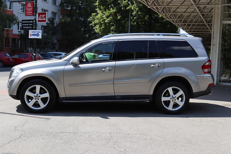 Mercedes-Benz GL 420CDI 4MATIC 225kW - fotka 15 z 48
