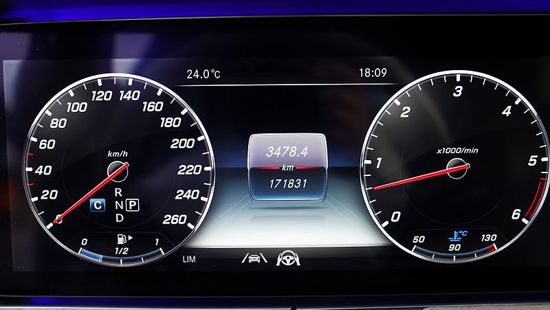 Mercedes-Benz CLS 400d AMG/4Matic/Burmester/s.kn - fotka 35 z 49