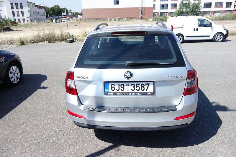 Škoda Octavia 2.0 TDI 110kW DSG - fotka 7 z 24