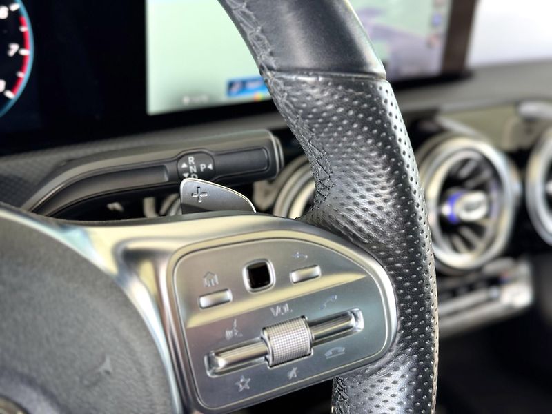 Mercedes-Benz CLA 200 Aut 120kW*AMG*MAX.VÝB*360K - fotka 26 z 36