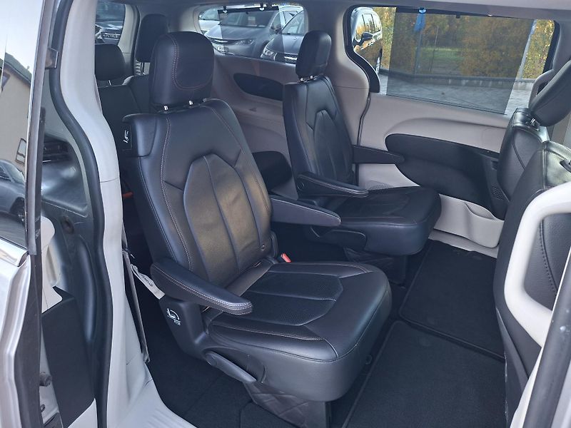 Chrysler Pacifica (2017) 3,6L V6 Touring L PLUS,DVD,And - fotka 12 z 35