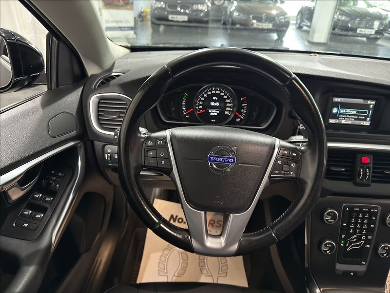 Volvo V40 1,6   D2 MOMENTUM BI-XEN VÝHŘE - fotka 24 z 42