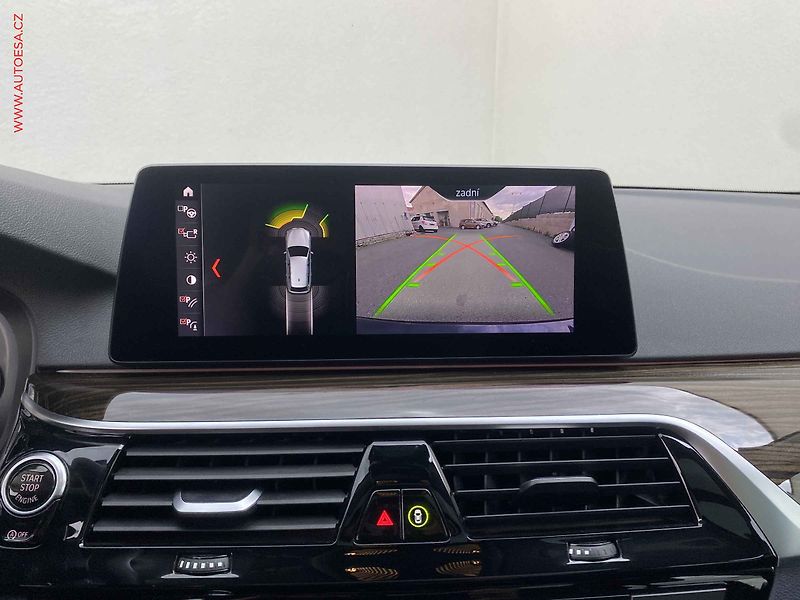 BMW Řada 5 (2018) 2.0 530i xDrive, LuxuryLine - fotka 17 z 21