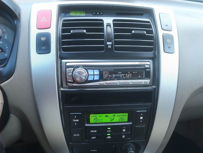 Hyundai Tucson (2007) 2.0 i, LPG, 4X4, po STK - fotka 12 z 14