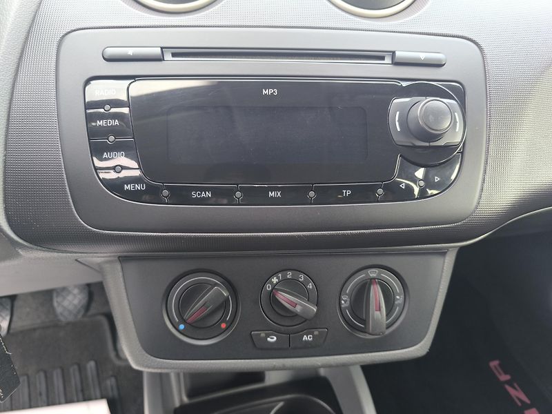 Seat Ibiza (2011) 1.2 DOLOŽENÉ KM, 1.MAJITEL - fotka 20 z 29