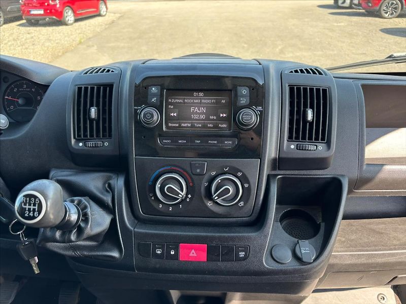 Citroën Jumper 2,0 BlueHDi  L2H2 - fotka 22 z 29