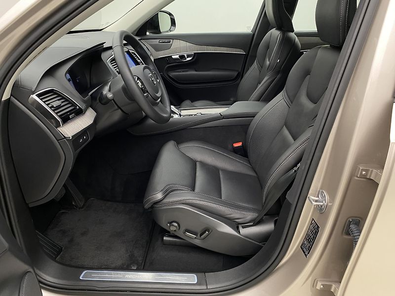 Volvo XC90 T8 AWD RECHARGE PLUS DARK CZ - fotka 3 z 73
