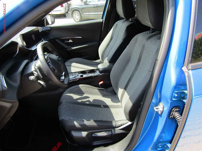 Peugeot 2008 (2024) 1.2 PT, 1.maj,ČR, Allure, AT - fotka 9 z 17