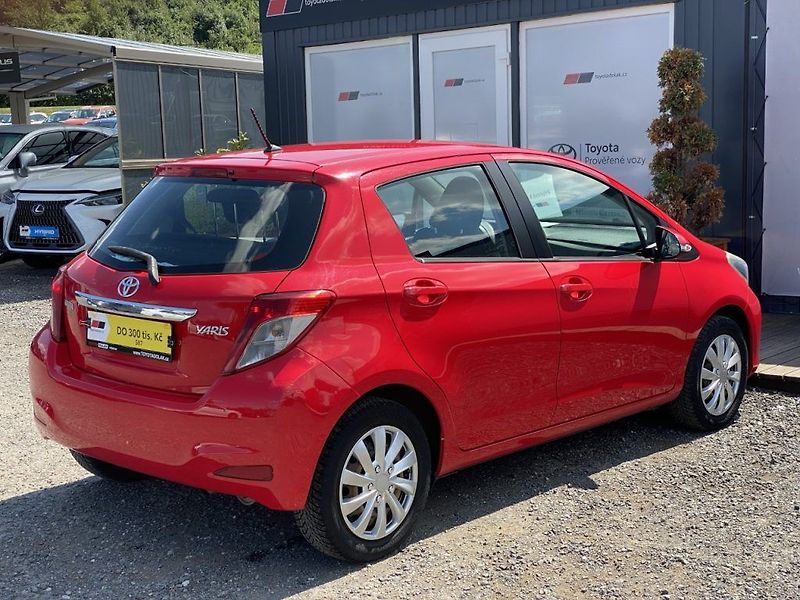 Toyota Yaris 1.0i,ČR-1.maj,Active,nová STK - fotka 6 z 25