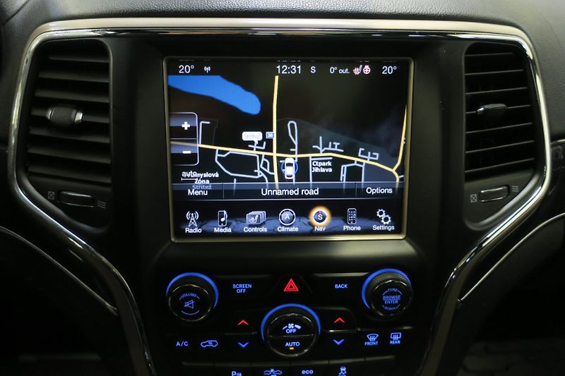 Jeep Grand Cherokee (2016) 3.0TD V6 140 kW ČR VZDUCH - fotka 27 z 50
