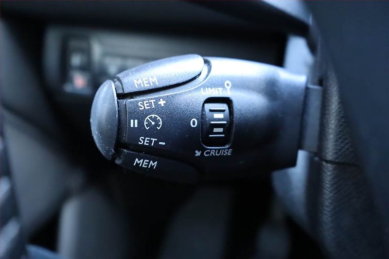 Peugeot 308 (2015) 1.6 e-HDi, Navi, Tempomat - fotka 21 z 21