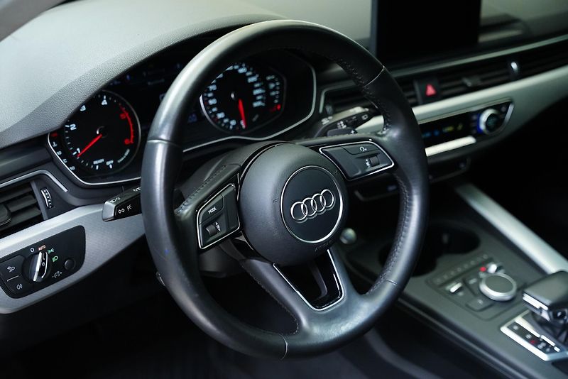 Audi A4 - fotka 14 z 26